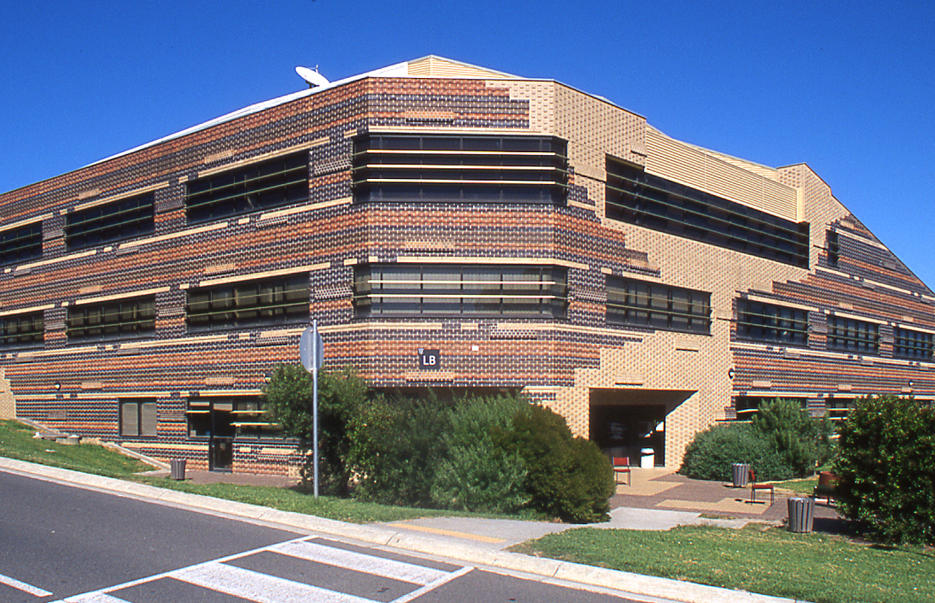 Outer Eastern Institute of TAFE L.U. Simon Builders